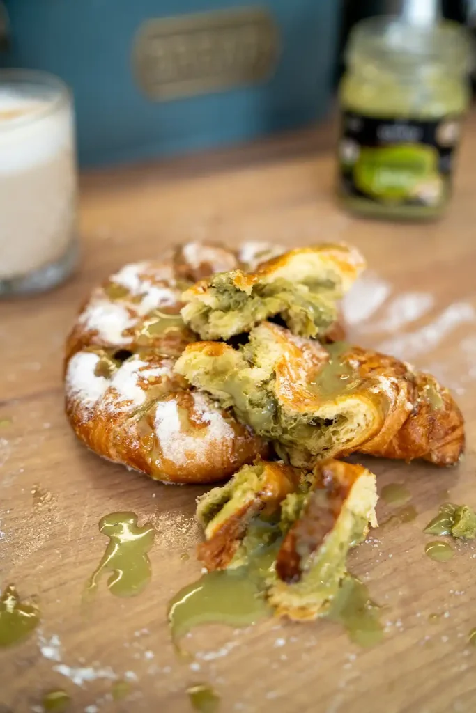 how to make pistachio croissant