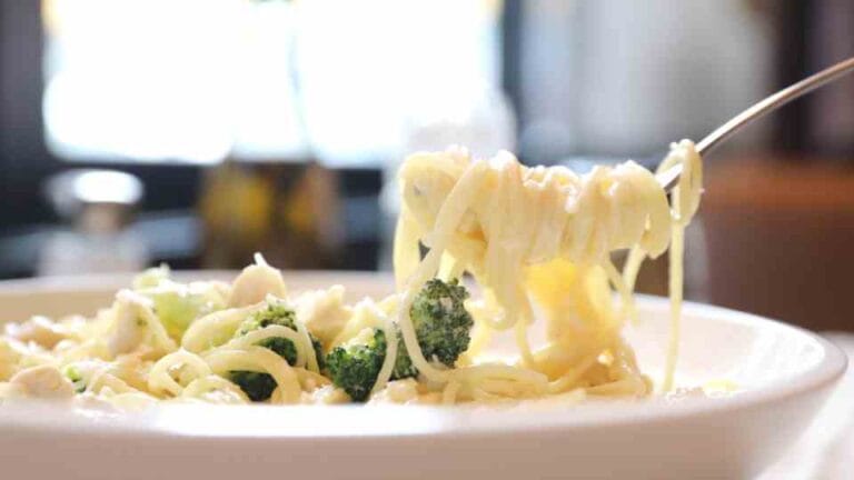 Pasta with Chicken and Broccoli