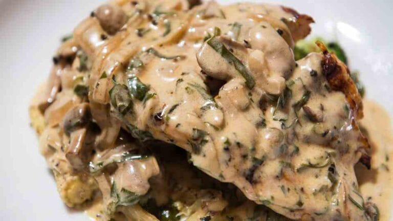 Chicken Breast with Mushrooms and Creamy Sauce